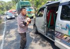 Tuai Pujian Warganet, Aksi Heroik Bhabinkamtibmas Polsek Bagor Selamatkan Bayi Korban Kecelakaan Bus di Nganjuk
