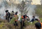 Polres Batu Terjunkan Personel Tangani Karhutla di Gunung Buthak dan Sterilisasi Jalur Pendakian Panderman